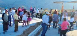 Los habitantes de San Vicente de Pusir celebraron la construcci&oacute;n de una plancha de secado que es indispensable para los productores de fr&eacute;jol.