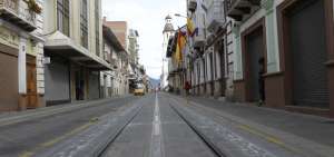 La ruta tranviaria por el centro hist&oacute;rico est&aacute; lista. La EMOV vigila que los veh&iacute;culos no se estacionen a un costado de los rieles o sobre los mismos. 
