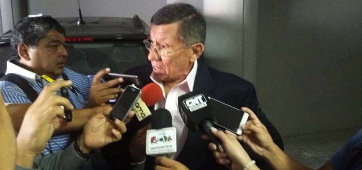 Carlos Villac&iacute;s dice que no autoriz&oacute; la respuesta a 'Felipao'