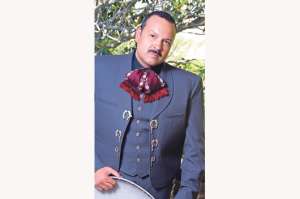 Una exhibici&oacute;n que tiene los objetos de Pepe Aguilar 