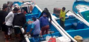 Las embarcaciones siniestradas fueron llevadas hasta la orilla.