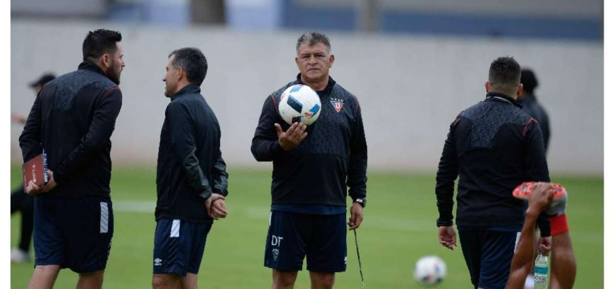 Claudio Borghi lleg&oacute; en enero para reemplazar a Luis Zubeld&iacute;a.