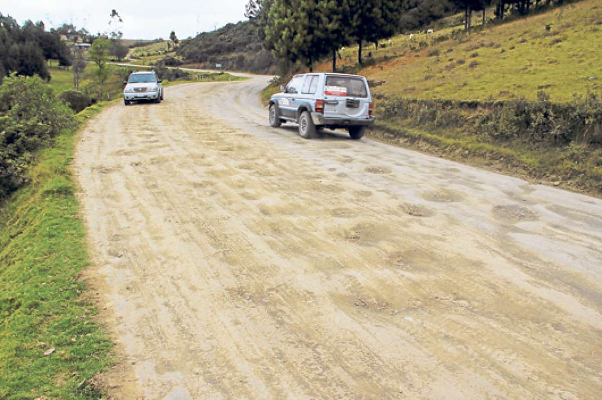 Los alcaldes azuayos pidieron mayor atenci&oacute;n en sus carreteras