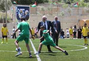 El presidente de la FIFA comenz&oacute; el martes un viaje a Israel y a los Territorios palestinos para dirigir lo que &eacute;l mismo llam&oacute; una "misi&oacute;n" de paz. Foto: AFP