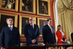Maduro genera confusión al leer proclama histórica y alimentar rumores de renuncia