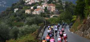 Carapaz debut&oacute; en un Tour protagonizado por la lluvia