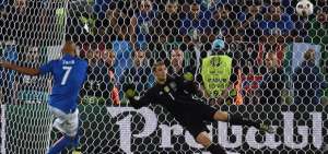 Zaza pide disculpas por su "baile" y penal errado ante Alemania