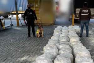 Según la Policía, ese cargamento de droga tenía como destino España. 