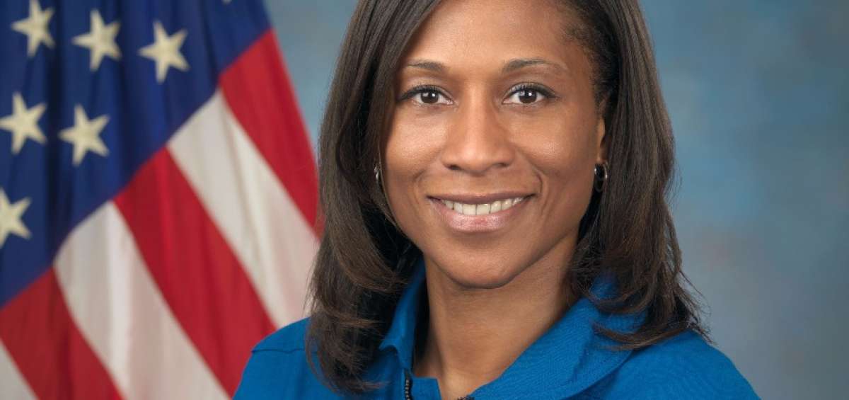 NASA tiene primera astronauta afro