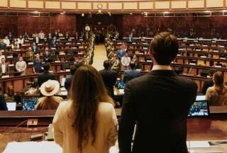 Asambleístas que se atrasen o falten al Pleno serán sancionados económicamente