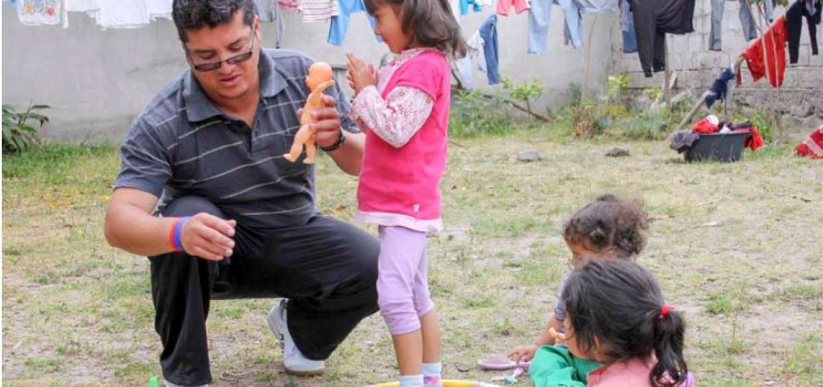Padres m&aacute;s amorosos, cercanos y comprometidos con la crianza de los hijos