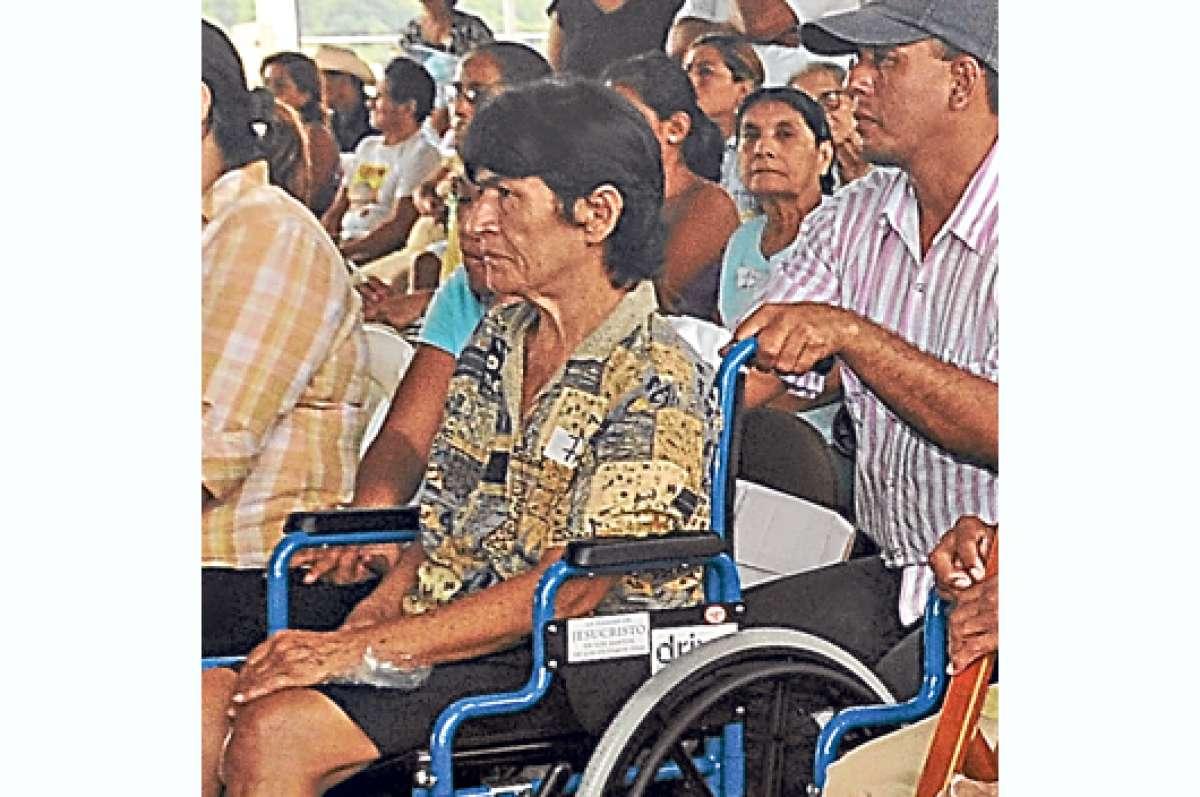 Familia recibe ayuda de fundaci&oacute;n