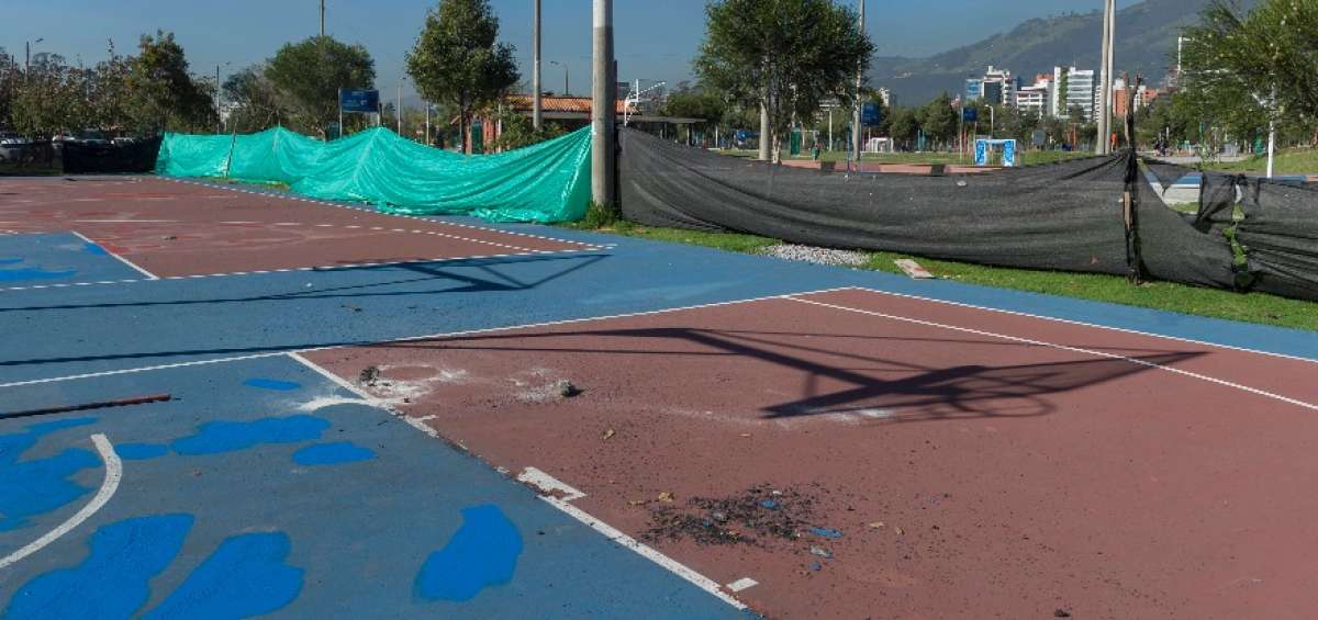 El viernes, 2 de las zonas para la pr&aacute;ctica de baloncesto a&uacute;n estaban siendo intervenidas por personal de Obras P&uacute;blicas de la Municipalidad.