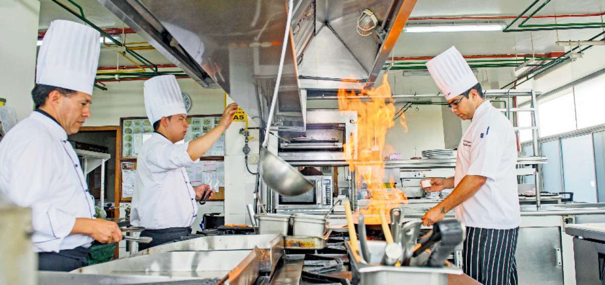 El gusto por la cocina lo aprendi&oacute; de su padre, &eacute;l era lojano y aplicaba sus ra&iacute;ces al momento de cocinar. Al chef le interes&oacute; descubrir nuevos sabores mezclando diversos ingredientes.