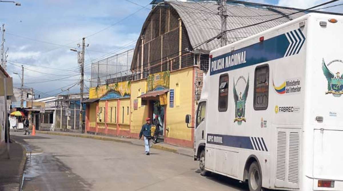 Varios de los habitantes del barrio Cayambe, en Cuenca, piden que se reubiquen los locales nocturnos y bares de la zona. Foto: Fernando Machado / El Telegrafo