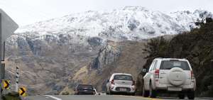 Desde el sector de Tres Cruces, a 4.163 msnm, se observaba las monta&ntilde;as con nieve. Los turistas se tomaron tiempo para hacer fotograf&iacute;as.