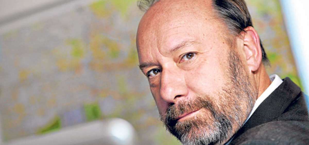 Vandierendonck fue seleccionado entre otras cinco postulaciones, despu&eacute;s del proceso de entrevistas. Ha sido director y productor en Europa y Am&eacute;rica.
