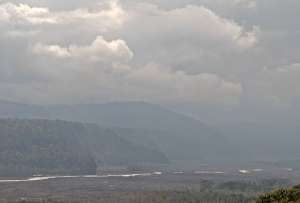 Autoridades emiten consejos para evitar problemas producto de la ceniza emitida por el volcán Sangay.