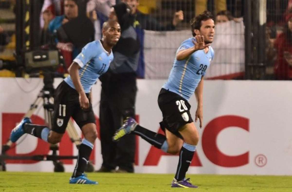 &Aacute;lvaro Gonz&aacute;lez defini&oacute; el encuentro con su gol a los 80. Foto: Agencia AFP