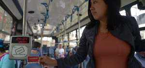 Pasaje de bus se cancela con tarjeta electr&oacute;nica en Cuenca