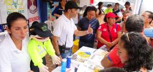Los habitantes del Distrito de Polic&iacute;a Portete asistieron a la exposici&oacute;n de la campa&ntilde;a contra la violencia.