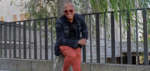 Deython, cantante colombiano, promociona canci&oacute;n 'D&eacute;jame Amarte"