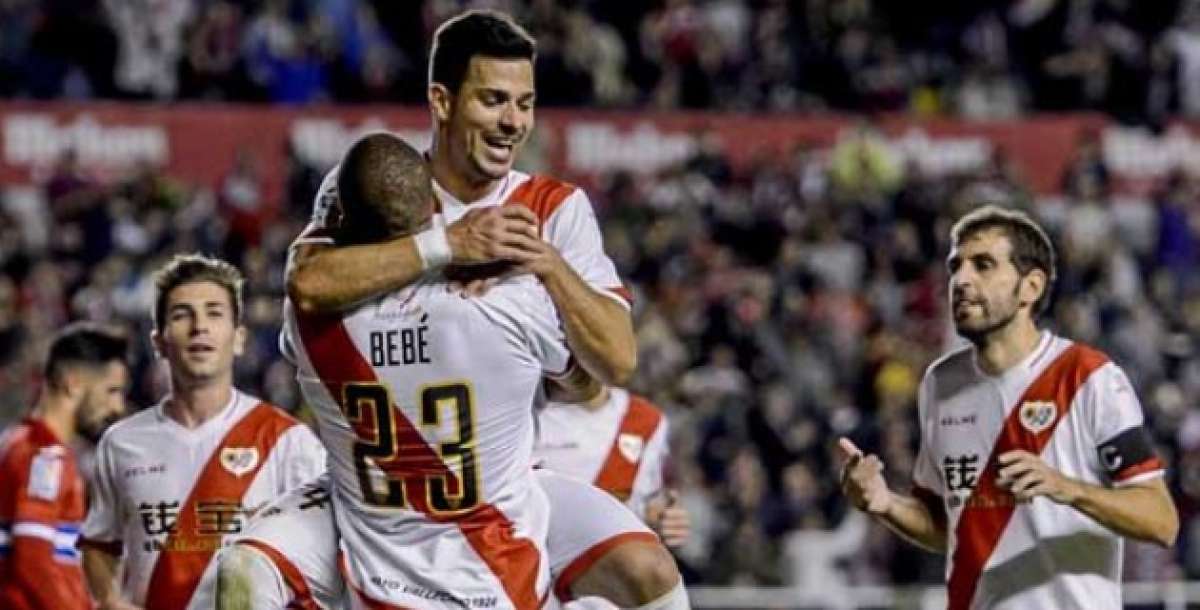 Jugadores del Rayo festejaron el triunfo ante Espanyol. Foto tomada de Marca.com
