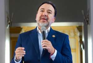 Gabriela Rivadeneira confirma a Pabel Mu&ntilde;oz como precandidato en Quito