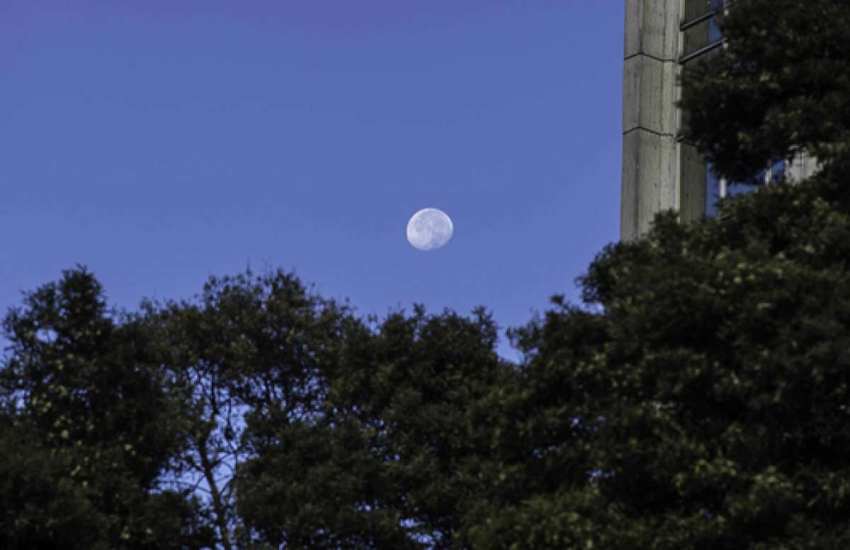 Amanecer con Luna en Quito