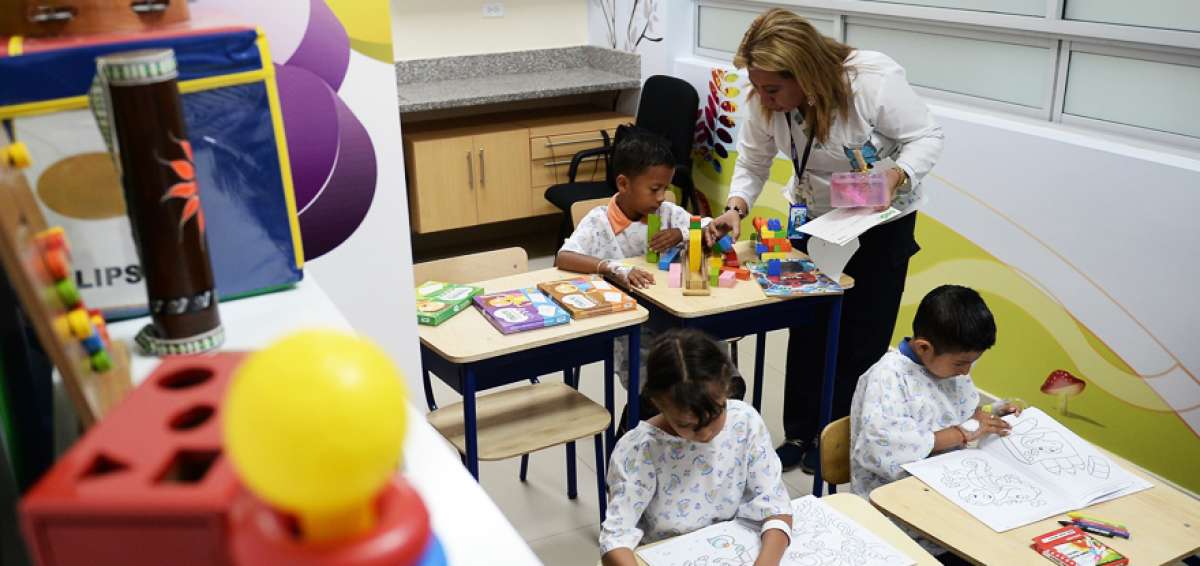Isabel Mart&iacute;n Quijije ayer recibi&oacute; clases en el Hospital del Guasmo. Actualmente all&iacute; hay un sal&oacute;n.  