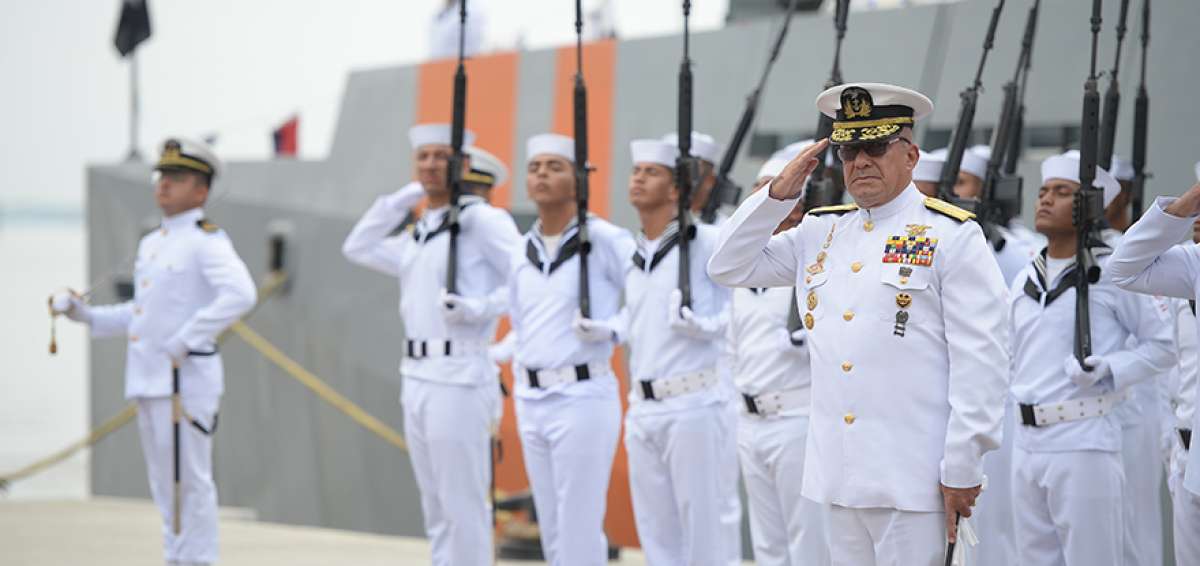 Contraalmirante Len&iacute;n S&aacute;nchez Mi&ntilde;o, nuevo director nacional de Espacios Acu&aacute;ticos de la Armada del Ecuador.
