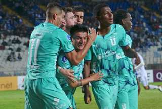 Andrés López (centro) celebra su gol ante Antofagasta