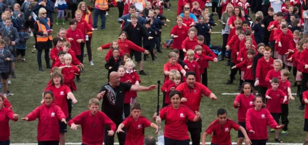 7.000 estudiantes en Nueva Zelanda proclaman el nuevo r&eacute;cord mundial de 'haka'