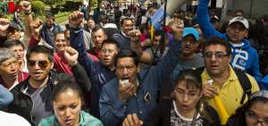 Trabajadores de gremios tungurahuenses se unieron para pedir a las autoridades redoblar los esfuerzos por conseguir la paz en la frontera norte. 