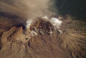 El volcán Shiveluch entró en erupción el lunes, 10 de abril de 2023.