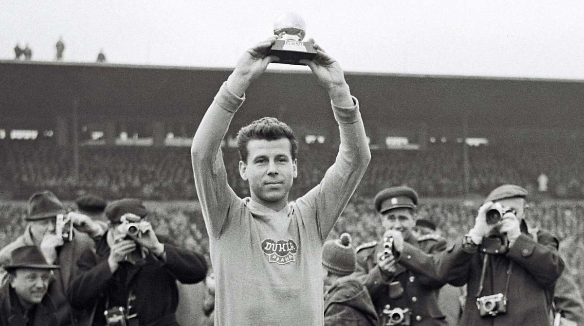 Falleci&oacute; el legendario futbolista checo Josef Masopust