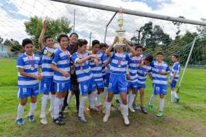 El Colegio Experimental Municipal Espejo se proclam&oacute; hoy campe&oacute;n intercolegial masculino de f&uacute;tbol. Foto: Miguel Jim&eacute;nez/ EL TEL&Eacute;GRAFO. 