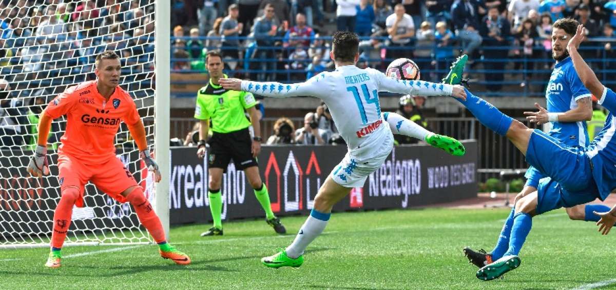 El N&aacute;poles vence al Empoli y asciende al segundo lugar