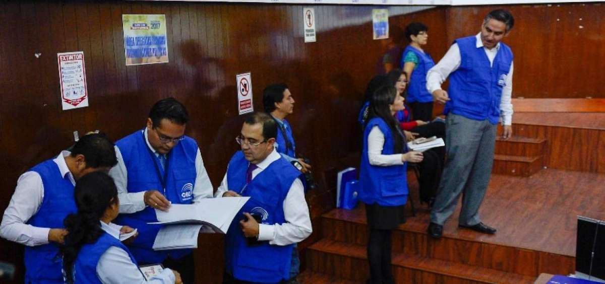 Los t&eacute;cnicos del CNE trabajan en la  definici&oacute;n del registro electoral con los delegados de las organizaciones.  