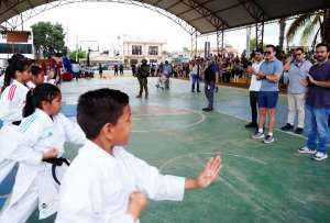 El presidente Daniel Noboa visitó La Libertad para fomentar la actividad física en niños y adolescentes.