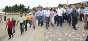 El Presidente de la Rep&uacute;blica recorri&oacute; los 3 kil&oacute;metros de la calle Julio Izurieta y constat&oacute; el estado de los trabajos que debieron ser concluidos el a&ntilde;o pasado.