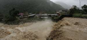 La crecida del r&iacute;o Blanco provoc&oacute; la emergencia en la localidad del mismo nombre en la localidad del mismo nombre en la provincia del Tungurahua.
