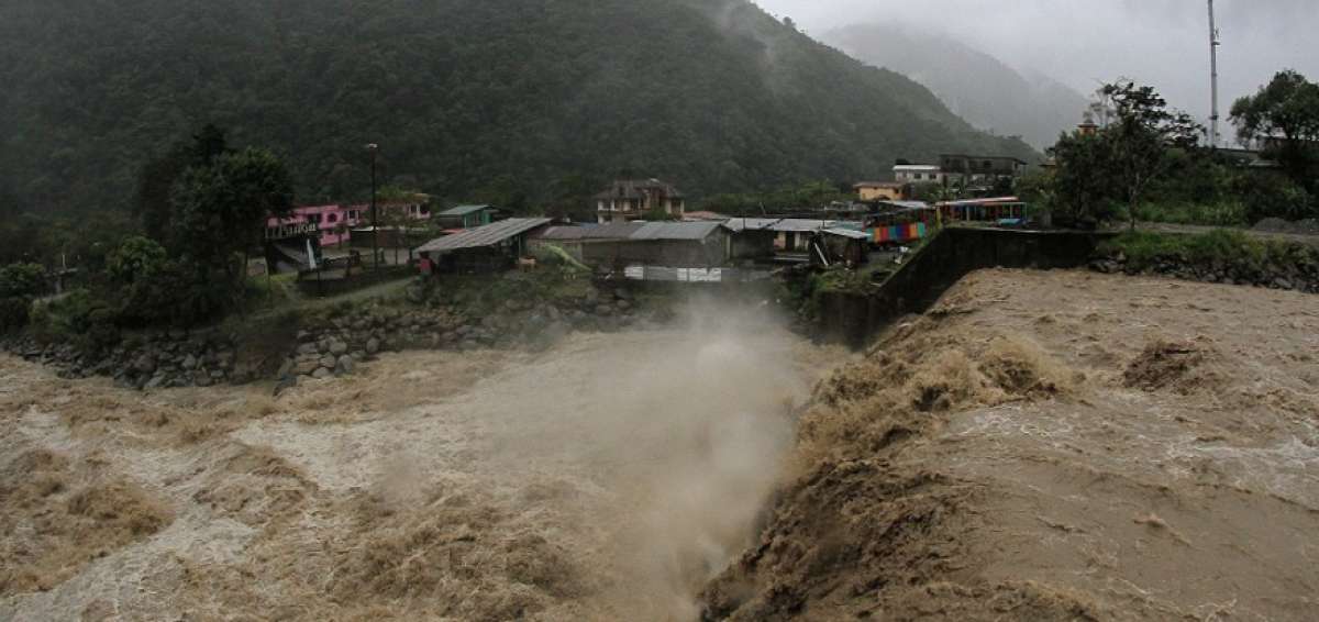 La crecida del r&iacute;o Blanco provoc&oacute; la emergencia en la localidad del mismo nombre en la localidad del mismo nombre en la provincia del Tungurahua.