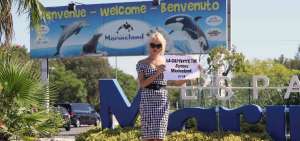 La estrella canadiense-estadounidense protest&oacute; frente al parque acu&aacute;tico Marineland, de Antibes.