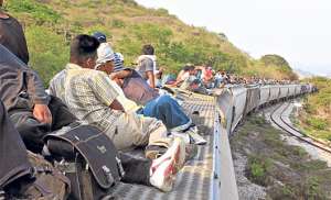 Los migrantes suelen cruzar la frontera mexicana en un tren al que llaman &lsquo;La Bestia&rsquo;. Foto: Tomado de Internet