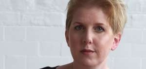 Clare Mackintosh nutre su trabajo literario de su pasado como polic&iacute;a