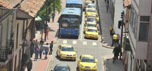 Los trabajos del tranv&iacute;a en la capital azuaya han alterado la movilidad, especialmente en el centro hist&oacute;rico. Esta semana se abrieron dos intersecciones para facilitar la circulaci&oacute;n.
