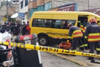 Un taxi chocó contra una camioneta, en el sector de Tumbaco