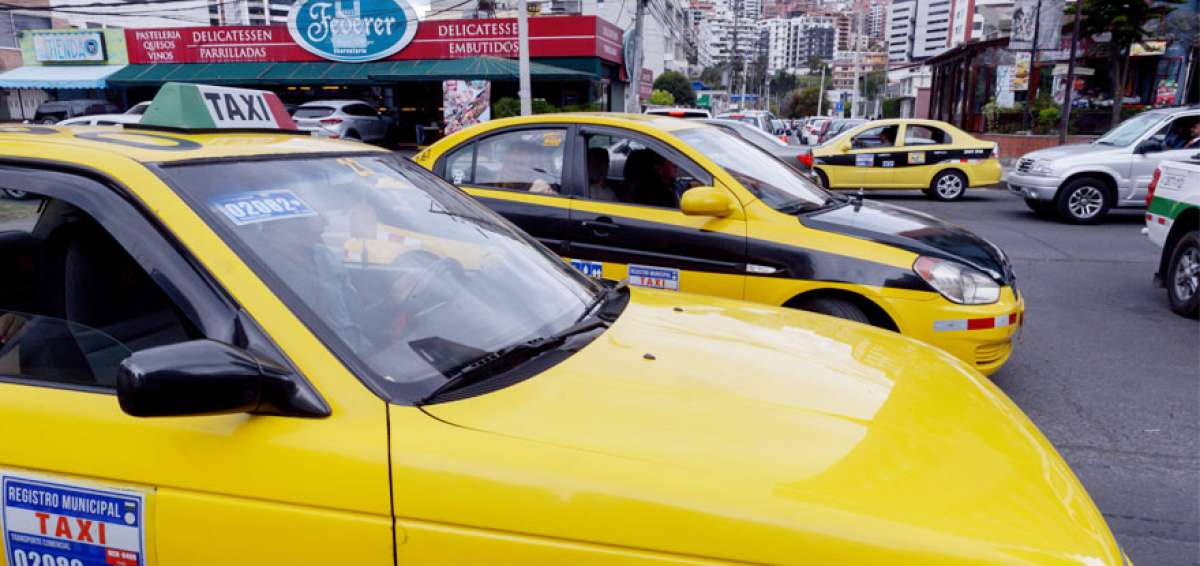 Los taxistas convencionales se han opuesto de manera constante a la operaci&oacute;n de firmas que usan aplicaciones.