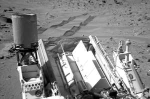 Una foto del Curiosity muestra los recorridos que hace sobre el suelo marciano. Foto: EFE